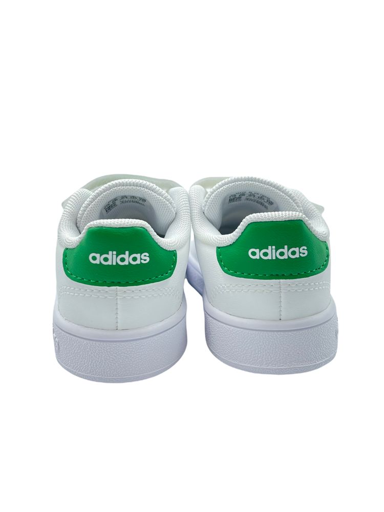 Παπούτσι Casual Adidas σε χρώμα λευκό. Διαθέσιμα μεγέθη: 22,23,24,25,26,27,2830,31,33,35,38